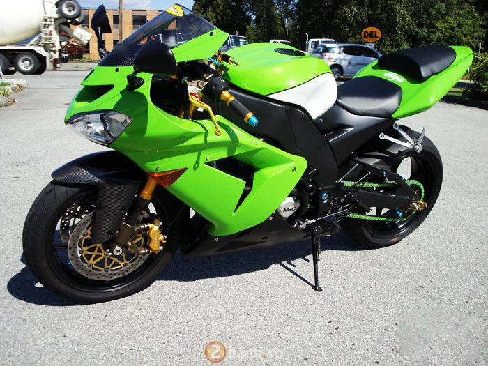 Kawasaki zx-10r mạnh mẽ và nổi bật