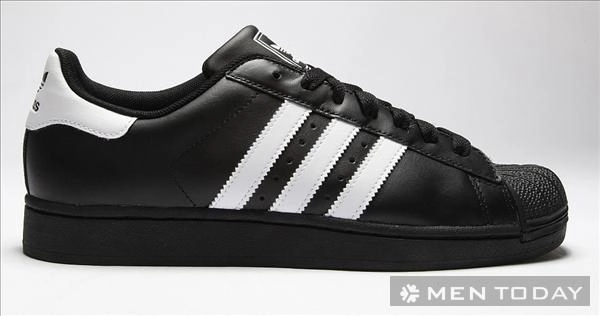 Khái niệm và top 10 đôi giày monochrome sneakers cho chàng