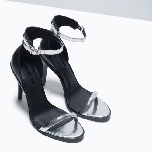 Khảo giá đôi sandal khiến mọi cô gái đều quyến rũ