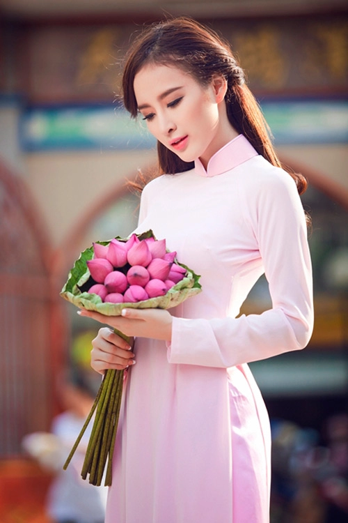 Khen chê quanh thời trang tóc của angela phương trinh