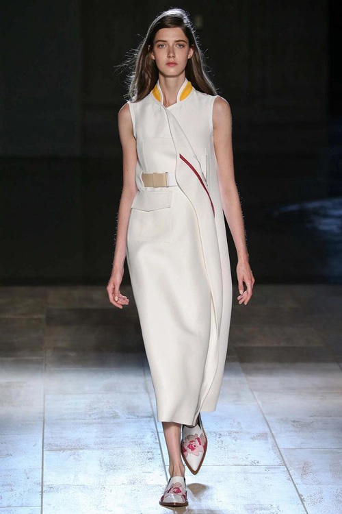 Khoảng trống mùa xuân trong bst victoria beckham 2015