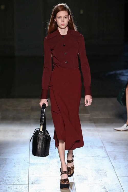 Khoảng trống mùa xuân trong bst victoria beckham 2015