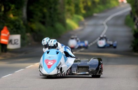 Kỉ lục tốc độ hạng solo bị phá vỡ tại iom tt 2015