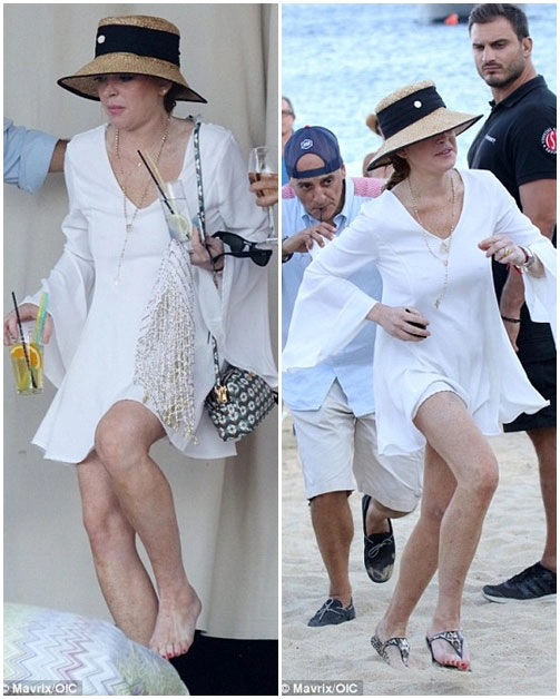 Lindsay lohan mặc đồ lót tắm biển phản cảm