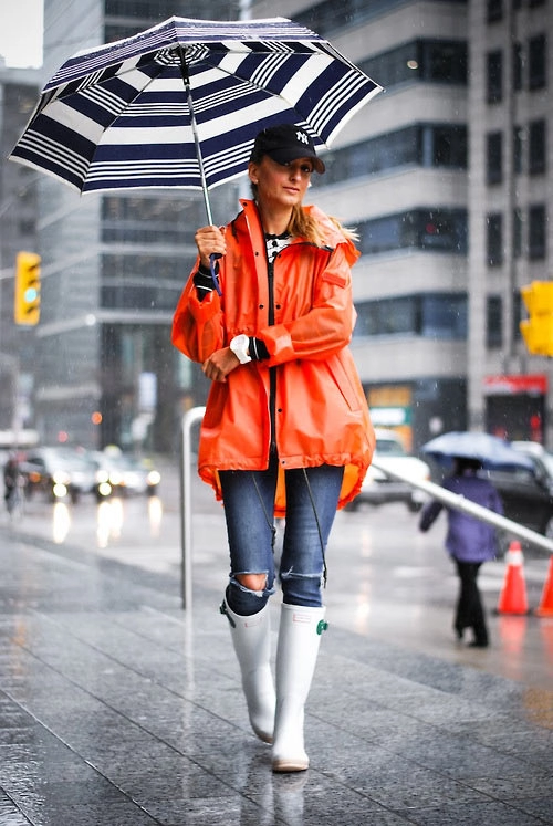 Lựa chọn thời trang thông minh cho ngày mưa phùn
