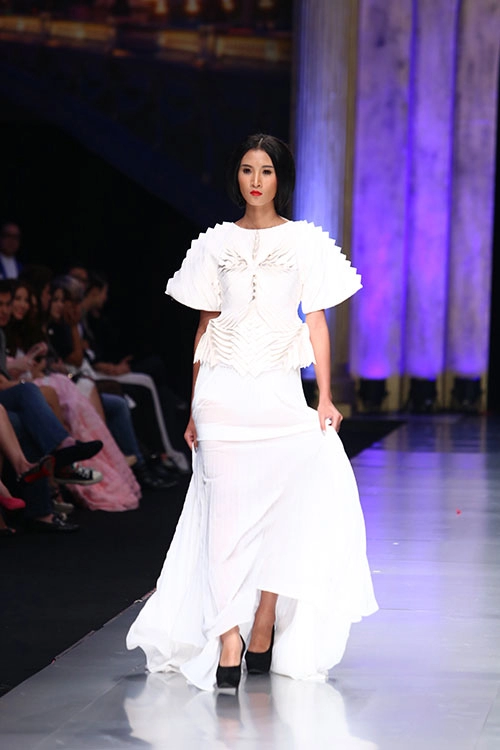 Lý giám tiền lên ngôi quán quân project runway 2014