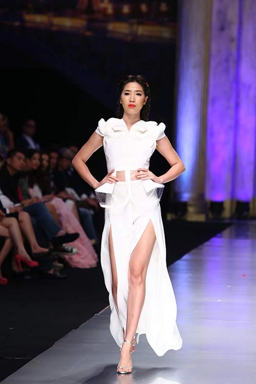 Lý giám tiền lên ngôi quán quân project runway 2014