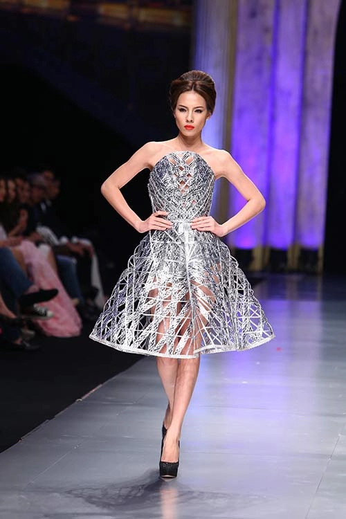 Lý giám tiền lên ngôi quán quân project runway 2014