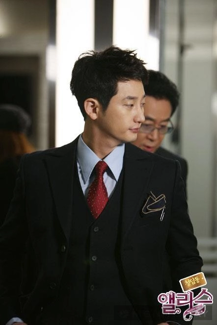 Mặc vest phong cách như park shi hoo