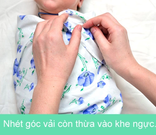 Mẹ khéo quấn tã bé yêu ngủ ngon