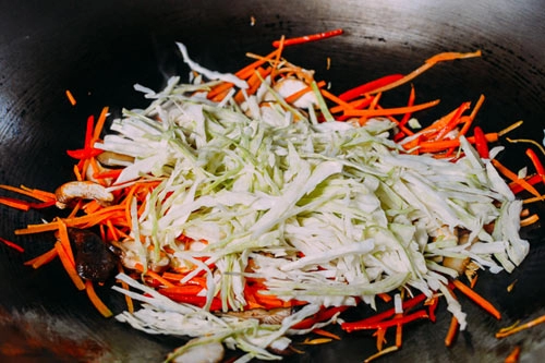 Mì xào thập cẩm ngon ơi là ngon