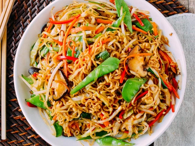 Mì xào thập cẩm ngon ơi là ngon