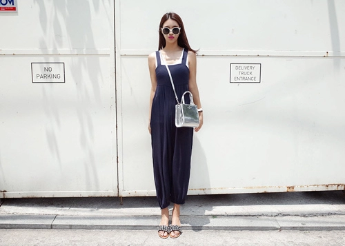 Mùa hè không diện gì thoải mái bằng jumpsuit