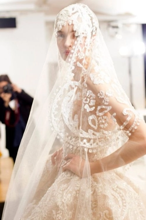 Ngân khánh diện váy cưới gần 200 triệu đồng trong hôn lễ