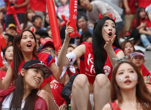 Ngất ngây vẻ đẹp của fan nữ hàn quốc tại world cup