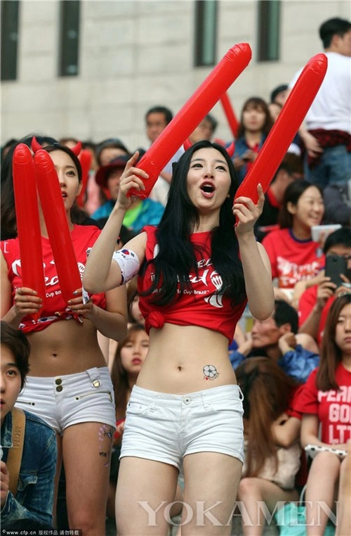 Ngất ngây vẻ đẹp của fan nữ hàn quốc tại world cup
