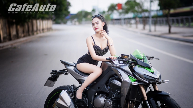 Người đẹp gợi cảm đầy quyến rũ bên kawasaki z1000