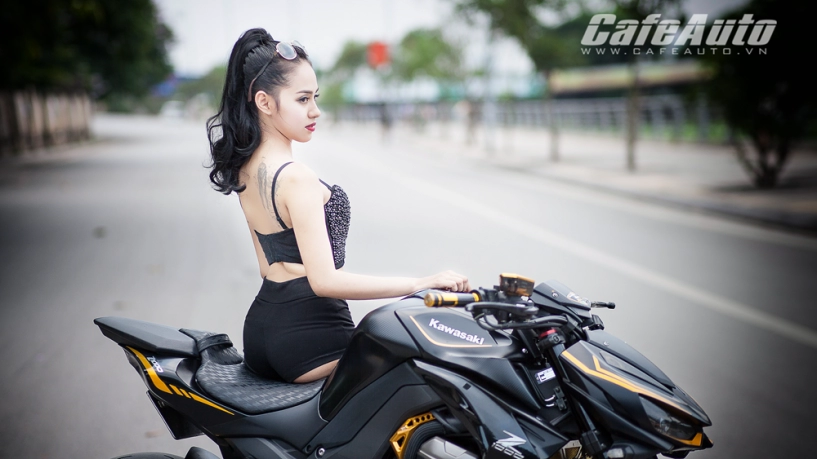 Người đẹp gợi cảm đầy quyến rũ bên kawasaki z1000