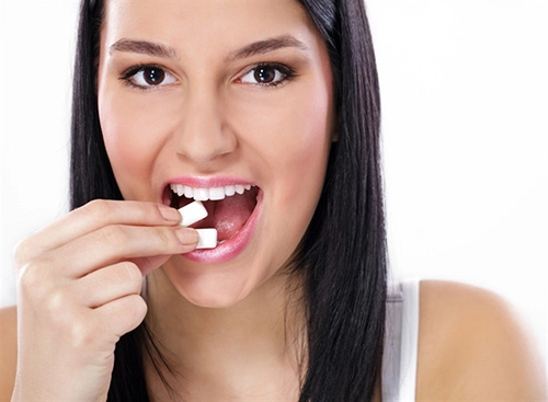 Nhai kẹo cao su có giúp giảm cân