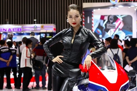 Những bóng hồng xinh đẹp tại triển lãm vietnam motorcycle show 2016