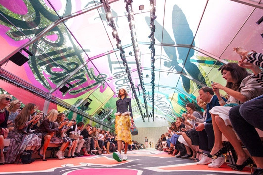 Những sàn catwalk siêu thực đỉnh nhất tại mùa mốt 2015