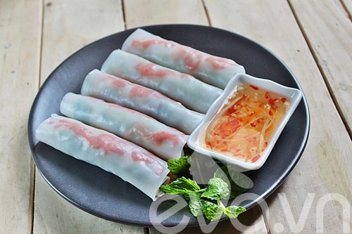 Phở cuốn tôm chua thanh mát