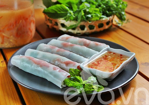 Phở cuốn tôm chua thanh mát