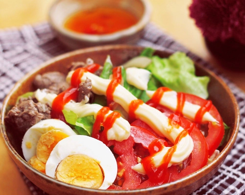 Salad trộn thịt bò xào ngon thế này ai cũng thèm