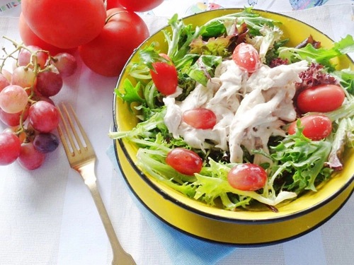 Salad ức gà sốt sữa chua ngon mà không béo
