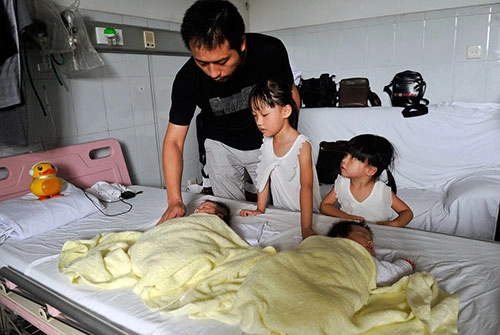 Sản phụ tử vong chồng và 4 con sống 1 tháng trong bệnh viện