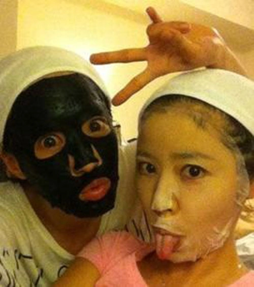 Sao đua nhau đắp mặt nạ rồi chụp ảnh selfie