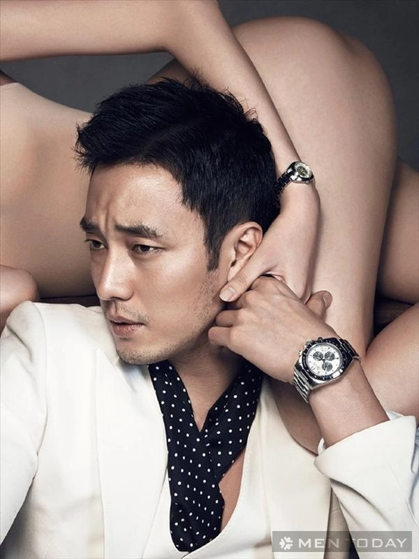 So ji sub xuất hiện nam tính và quyến rũ trên high cut