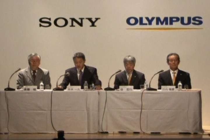 Sony bán lại 12 số cổ phần olympus nhằm gia tăng năng lực tài chính 