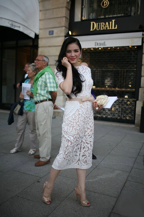 Street style ấn tượng tại paris fashion week