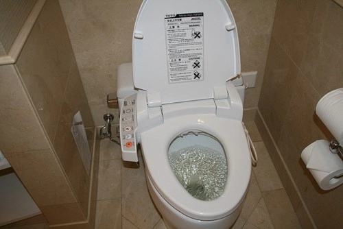 Tại sao người nhật không xây toilet chung trong nhà tắm