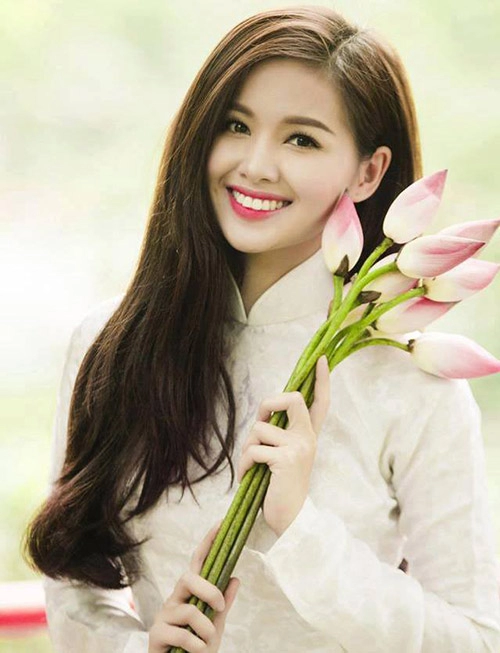 Tâm tít khoe tóc mới đúng mốt năm nay