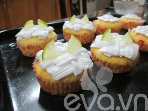 Tập làm cupcake bơ chanh