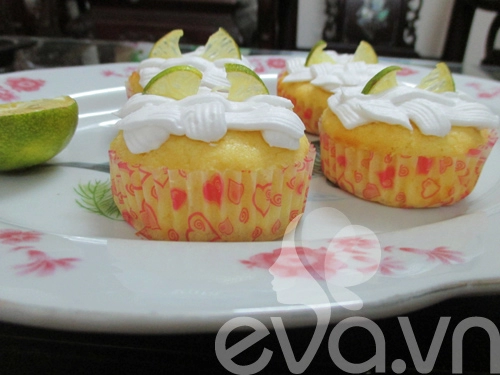 Tập làm cupcake bơ chanh