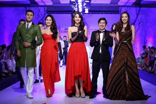 Thân thuy ha catwalk sau 7 năm gac kiêm