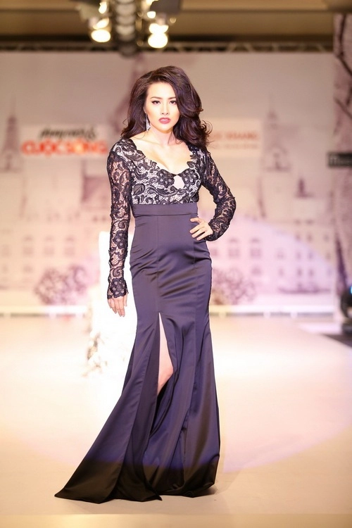 Thân thuy ha catwalk sau 7 năm gac kiêm