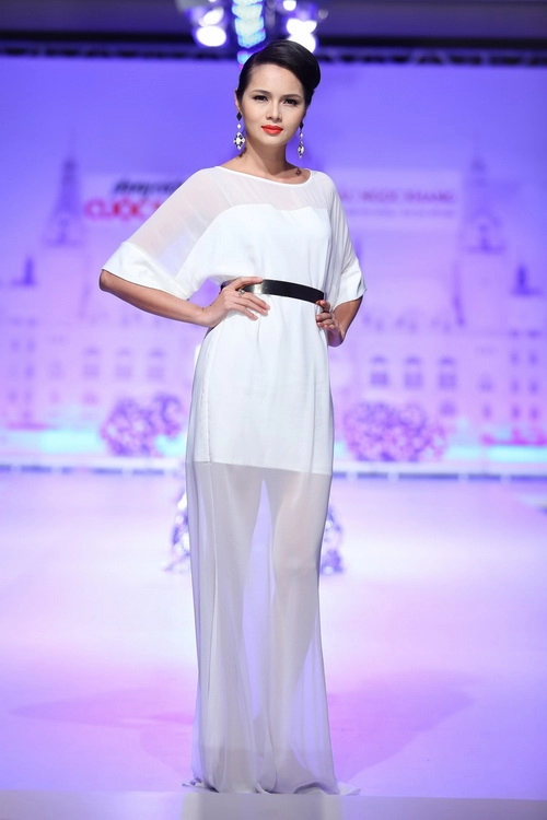 Thân thuy ha catwalk sau 7 năm gac kiêm