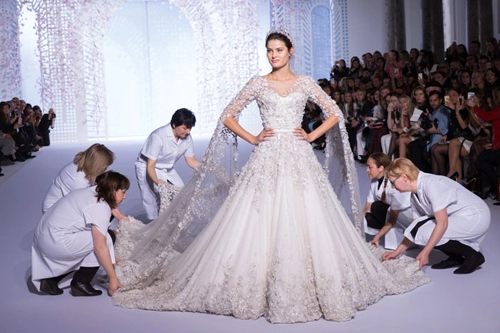 Thế giới váy cưới haute couture hàng trăm nghìn usd