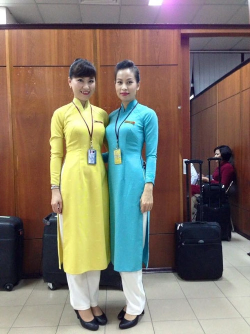 Tiếp viên vietnam airlines thích thú diện đồng phục mới