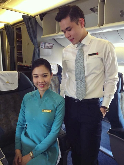 Tiếp viên vietnam airlines thích thú diện đồng phục mới