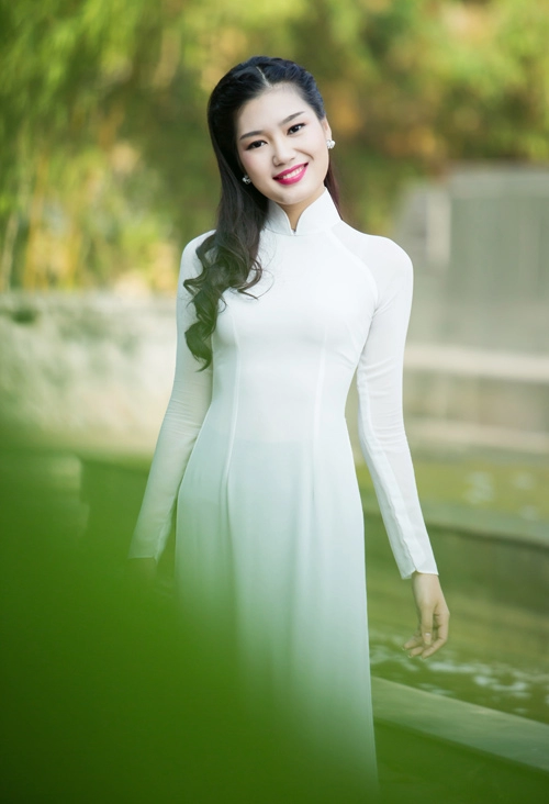 Top 5 hhvn 2014 đẹp dịu dàng trong tà áo dài