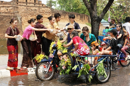 Tour lễ hội té nước thái lan giá ưu đãi