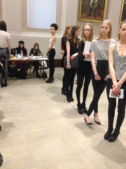 Trang khiếu âm thầm casting tại london fashion week