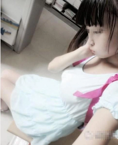 Trẻ tiểu học đã biết khoe thân
