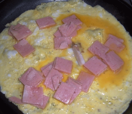 Trứng cuộn nấm phô mai và thịt xông khói