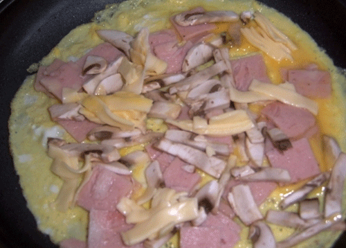 Trứng cuộn nấm phô mai và thịt xông khói